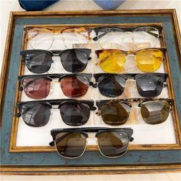 12% OFF Lunettes de soleil Nouvelle mode de la famille de haute qualité en forme de sourcil demi-monture carrée conduisant les mêmes lunettes de soleil de Wu Lei Yu Wenle GG0382S