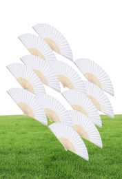 12 Pack Hand vastgehouden fans White Paper Fan Bamboo Folding -fans handheld gevouwen fan voor kerk bruiloft Gift Party gunsten DIY7132355