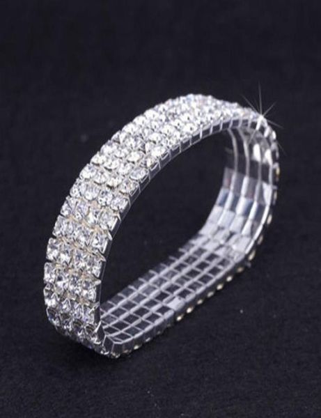 12 pièces Lot 4 Row Crystal Diamante Rhinestone Elastic Bridal Bracelet Bracelet Stretch Accessoires de mariage entiers pour les femmes7268585