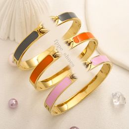 Diseños de pulseras con letras de 12 estilos, elegantes regalos de aniversario para hombres y mujeres, perfectos para fiestas de cumpleaños y uso diario, accesorios de joyería con letras de lujo