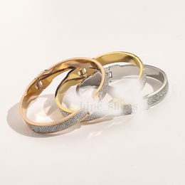 12 modèles de bracelets de lettres uniques, cadeaux d'anniversaire élégants pour hommes et femmes, idéaux pour les fêtes d'anniversaire et les vêtements quotidiens, accessoires de bijoux de luxe avec lettres