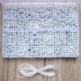 1200pcs lettres acryliques carrées perles pour bijoux à bricoler soi-même faisant bracelet collier en plastique alphabet perles d'espacement en gros Y200730