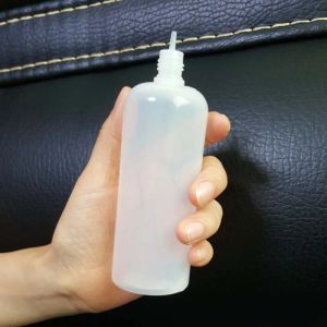 Botellas de 120 ml PE Soft translúcido translúcido Vacío LDPE Guentero 120 ml de botellas de plástico con puntas de aguja larga y delgada tapas a prueba de niños para la botella de embalaje de jugo de vapor al por mayor