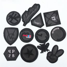 120 stks Patches Voor Kleding Ijzer Op Zwart PU Leer Applicaties Badge Militaire Borduurwerk279y