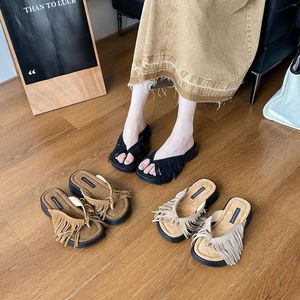 123 Plateforme Flip Flip Rubber House Slippers Chaussures Flops Low Fringe sur un coin glissades 2024 Hawaiian Summer PU Hoof talons Scandales 151