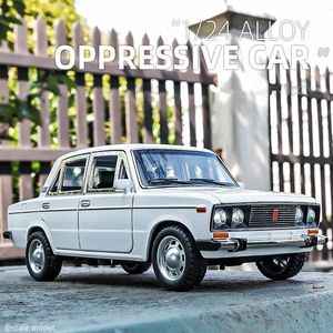 124 LADA NIVA Klassieke auto Legering automodel Diecast metalen speelgoedvoertuigen Automodel Hoge simulatiecollectie Kindercadeau 240104