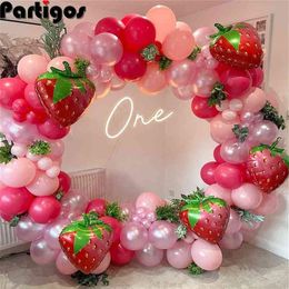 127 pièces Kit de guirlande de ballons de décoration de fête aux fraises pour les filles 1er 2ème fournitures de fête d'anniversaire décoration à thème de fraise AA220214P