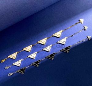 12a Mirror de calidad Bracelet Womle Bangle New Fashionable Black Black Gold Classic Triangle Triangle Carta Logotipo de logotipo Avanzado Personalizado