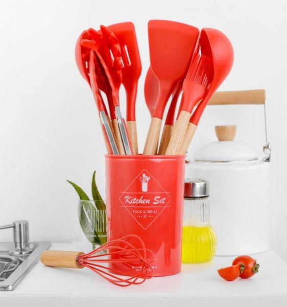 12pcs Ustensiles de cuisson en silicone de couleur rouge ensemble outils de cuisson en bois à pelle en bois
