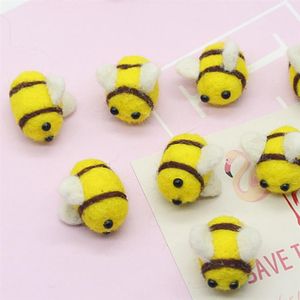 12 stks wol vilt bijen decor kleding maken decortaive diy headweer accessoires plakboek speelgoed ambachtelijke benodigdheden