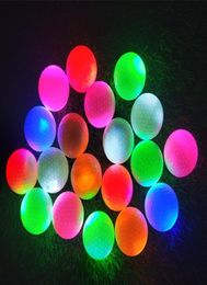 12pcsbag LED Balles de golf 6 couleurs Lumineux balle de golf lumineuse lueur dans la balle sombre pour l'entraînement de nuit matériau de dureté haute pour 6321919