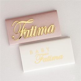 12x Personnalisé Acrylique Or Miroir Laser Cut Noms Bébé Nom Tags Place Cartes Table De Mariage Décor Faveur Chocolat Baptême Boîte 202530