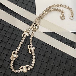 13 Style Designer Hangers Merk Letter Pendant 18K Gold vergulde koper Crystal Ketting Pearl ketens Fashion Heren Dames Choker Party Sieraden Gift