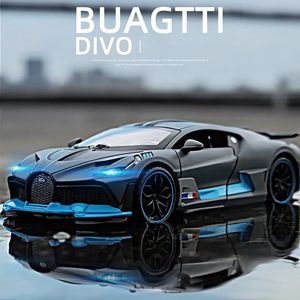 132 Alloy Diecasts Metal Toy Car Model Bugatti Divo Toy Voertuigen Miniatuur Auto -model met licht speelgoed voor jongenskinderen Kerst GI 240422