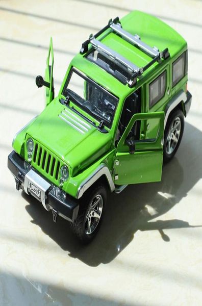 132 Modelo de automóvil de metal de metal de aleación de aleación de 132 para imitación Jeep Wrangler Rubicon Collection Offroad Toys9907154