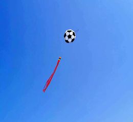 Cometa de Software súper grande de 135CM, cometa de fútbol creativa, cometas voladoras de una sola línea, juguetes divertidos para deportes al aire libre, cola de 450cm