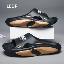 137 Fire Super Mens Soft Non slip Beach Slippers Slippers usur-résistant mode Fashion All-Match Comfort Summer Main 240315 415