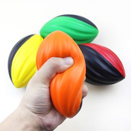 13 cm nieuwigheid sportbal speelgoed squeeze rugby voetbalspeelgoed super cool kinderen hand decompressie speelgoed fel kleur pu foam rubgby