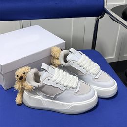 Livraison gratuite 13de Marzo Luxury Petit ours Chaussures blanches à semelles épaisses décontractées en trois dimensions détachables poupées multi-matériaux concepteurs de créateurs pour femmes baskets