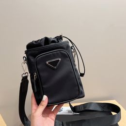 13X17 CM Diseñadores Bolsos cruzados Maletines de lujo para mujer Marca Nylon Messenger Bolsa de sobre Bolsa de cubo Bolsa de embrague superior P Triángulo Bolsa para teléfono móvil