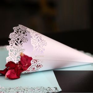 14 * 14cm dentelle de rose fleurs cônes de mariage en papier Candon de bonbon blanc bleu mariage confetti papier tasse bricolage tasses fête accessoires décoratifs