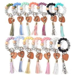 14 kleuren Valentijnsdag Love Wood Chip Siliconen Bead Armband Sleutelhanger Party Favor Wristlet Sleutelhanger Kwastjes Handdop Sleutels Ring Verschillende Sleutelhangers