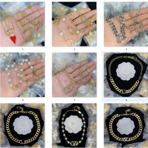 14 estilos Clásico V Letra Collar de cadenas para mujer Diseñador de lujo Joyería para hombre Collares Gargantillas de moda para mujeres Collar de perlas Accesorios