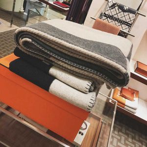 NewH – couverture à carreaux en laine douce, châle, Portable, chaud, pour canapé-lit, polaire tricotée, Cape tricotée, 140x170cm