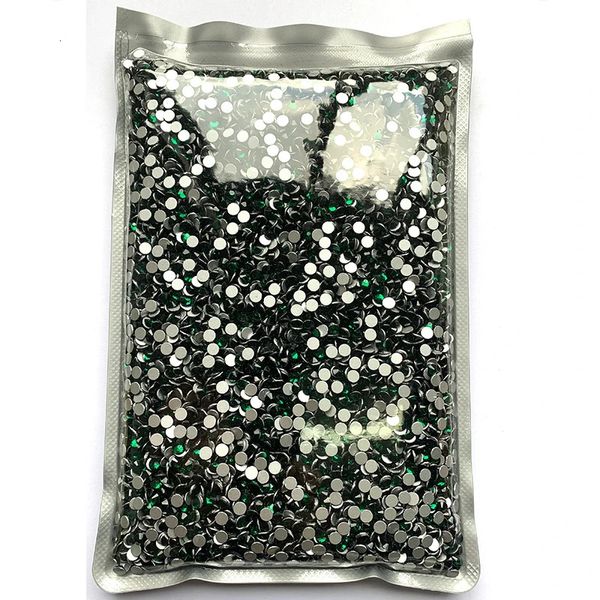 14400 piezas en paquete a granel al por mayor Flatback Clear Emerald Non Fix Glitter Nail Rhinestones SS3-SS20 Decoraciones de uñas Y0020 240301