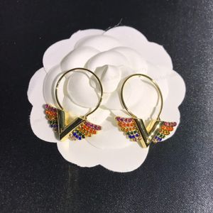 14K gouden koperen designer oorbellen, klassieke alfabet hoepel kleurrijke zirkoon vleugel oorbellen, dames moeten mode-item, Valentijnsdag, Kerstmis, geschenken van hoge kwaliteit