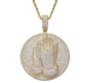 Médaille des mains en prière en or 14 carats Pendentif chrétien Charme Diamant rond Zircon cubique Or Collier en argent avec chaîne en corde de 24 pouces