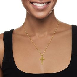 Collier à pendentif croix ajourée en or jaune 14 carats