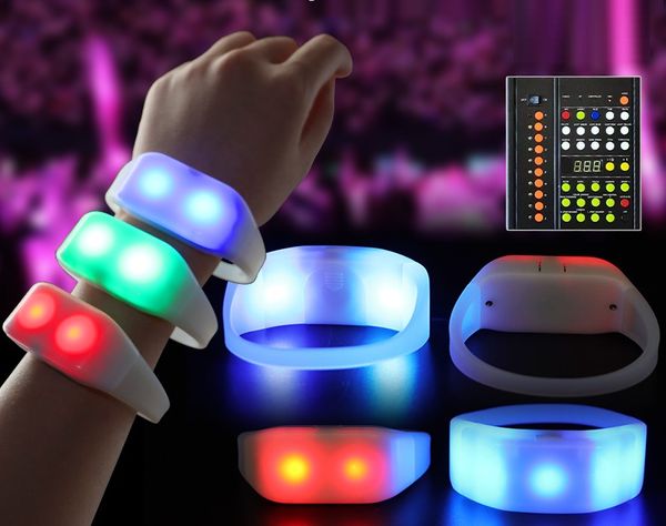 Pulseras de silicona LED con control remoto de 15 colores Pulsera que cambia de color RGB con 41 teclas 400 metros Pulseras luminosas con control remoto de 8 áreas