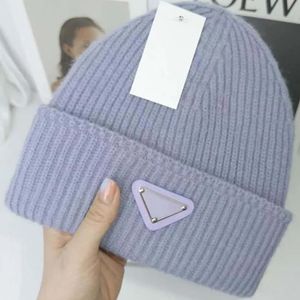 15 kleuren Designer Dikke Warm Winter Beanies Hoed Triangle Logo gebreide winddichte petten Sretch Soft Ski Sport Heren en Women's Brand Cap