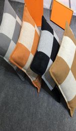 15 styles 2021 Oreilleurs de créateurs LETTRE DE LUXURES H mode Vintage Vintage d'oreiller tai-oreiller européen Couvercle de couverture de laine Pillowca8771332