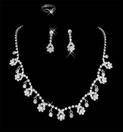 15018 pas cher Frere Ship saint blanc strass cristal fleur boucle d'oreille collier ensemble nuptiale Party8270566