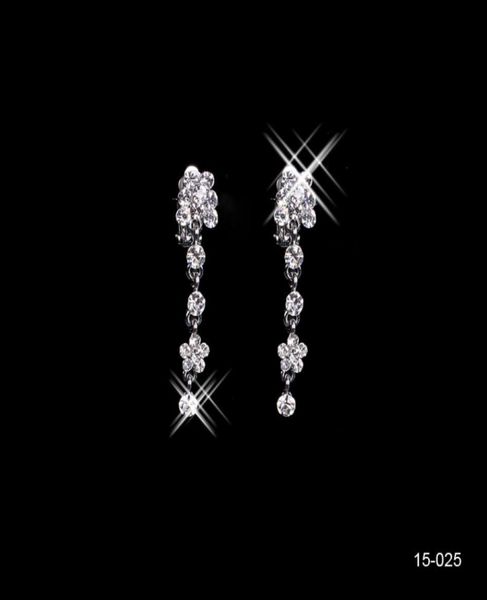 15025 Santo Cristal de diamantes de imitación de diamantes de cuatro hojas Collar de pendientes Fiesta de nupcias Broche de joyas baratas para la noche de graduación4438584