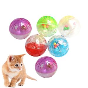 150 pcs/lot couleurs assorties chat jouets balles avec cloche taquin intérieur mâcher jouer jouets d'entraînement en plastique jeu interactif outils pour animaux de compagnie