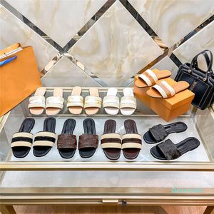 15A 2024 Pantanes d'été de qualité supérieure Designer Sandales Sunny Beach Sandals Vintage Shoe Mens Fashion Fashion Soft Flat Chaussures 35-40