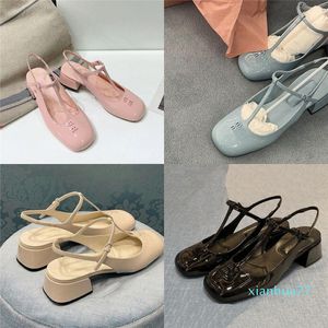 15a kledingschoenen sandalen vrouwen zomer mode elegant temperament lederen lederen dames schoen ondiepe mond hoge hiel enkele sandaal zwart roze blauw bruin met doos