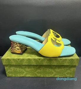 15A Golden 2024 Femmes Sandales Chaussures découpées Mid Heel Planche Slide en cuir en cuir en cuir Slemeurs Slippers Madames Casual Walking EU35-42
