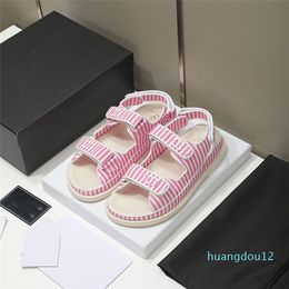 15A Designer de haute qualité C Sandals en cuir Chanells Beach Choes Slippers Cclies glisses de sandales de luxe LEXUR
