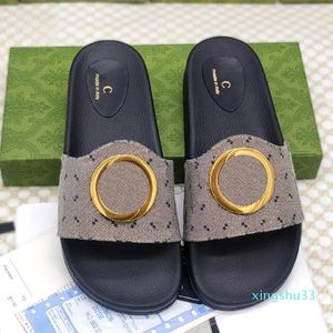 15a pantoufles de sandale piscine nouvelle glissade de style femmes hommes plage de luxe de luxe designer chaussures curseurs noirs blancs classiques intérieurs en plein air mule mule plateau sandale cadeau avec boîte