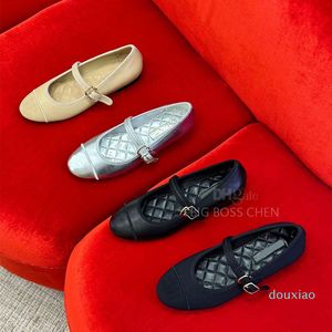 15a topkwaliteit doek Mary Jane Ballet Flat Shoes Riem Sandaal Loafers Dames Flat Dress Shoes Luxury Designer Kantoor Schoenen Zwart Wit