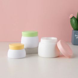 15g 30g 50g Pot de maquillage vide en plastique Rechargeable Bouteille bébé visage Crème Crème Lotion Cosmetic Container Travel 240131