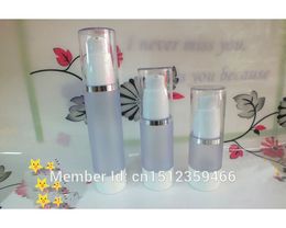 Bouteille sans air givrée 15ML30ML50ML avec bouche de pingouin argent et bord doré, emballage cosmétique en plastique, 20 pièces