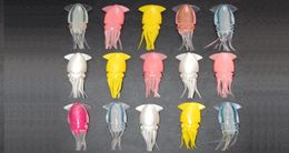 15pcs 8cm Zacht Plastic Inktvis Kunstaas Voor Jigs Gemengde Kleur Big Game Vissen Lichtgevende Inktvis Rokken Kunstmatige jigging Aas2139462