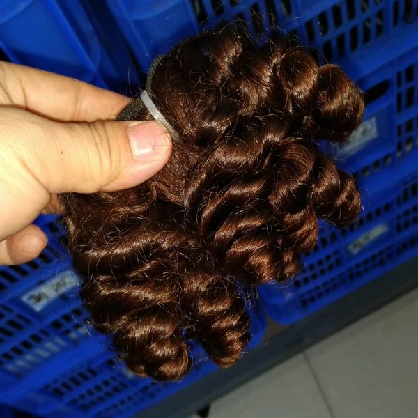 300g / lot Vente en gros de faisceaux de couleur noire naturelle stockée de cheveux humains Jerry Curly Extension Fist Lady Top Supplier