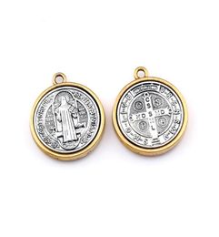 15 piezas de dos tonos ST Benedict Cross Medal Charm Pendants para joyas que fabrican collar de brazalete Accesorios de bricolaje 323x279 mm A5579893875