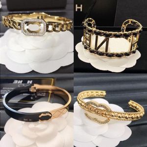15Styles Luxuey Designer Cuivre Bracelets Bracelets Cristal Strass Bracelet Marque Lettre 18K Argent Plaqué Or Titane Acier Amoureux Dvbk